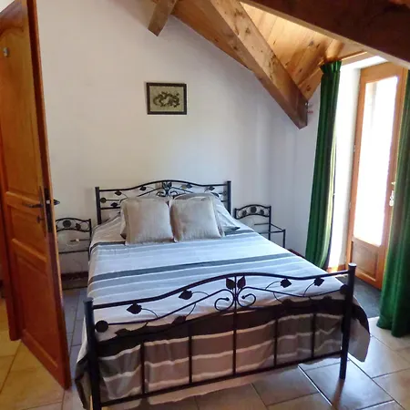 بيت للعطل Castel De - Le Griffon Cantobre